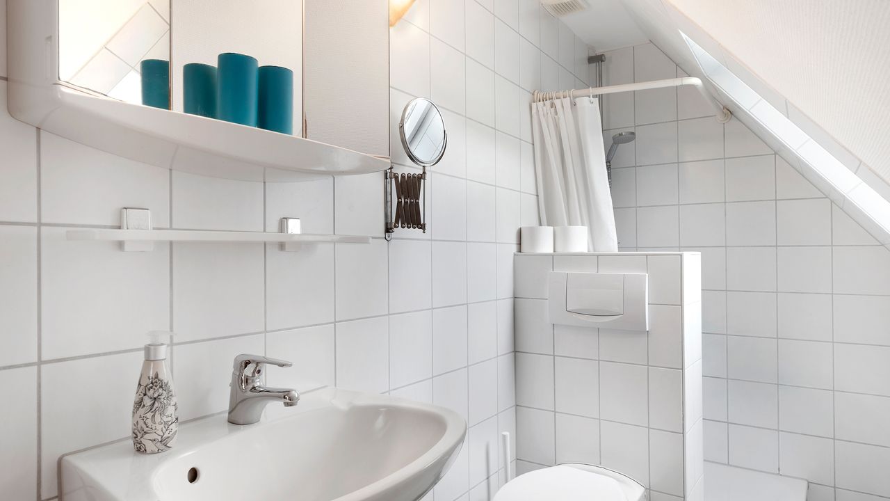 INSIDE, BATHROOM INSIDE, BATHROOM